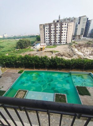 Swimming Pool in 1 RK Apartment at Paramount Golfforeste, Zeta I Greater Noida – for Sale