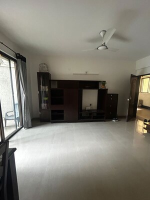 Room in 2 BHK Apartment at Gulmohar Queenstown, Kharadi – for Rent