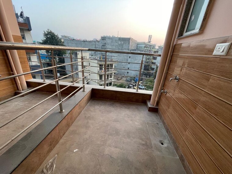 Balcony, huda-sarswati-vihar 1 RK 600 Sq.Ft. Apartment In Sector 28 Gurgaon 10767278