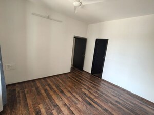 Room in 2 BHK Apartment at Darode Q Homes, Kharadi – for Rent