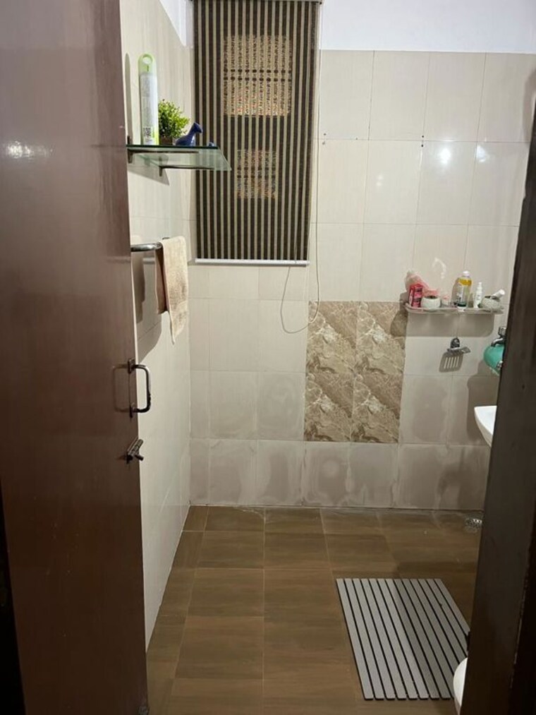 Bathroom, sector 104 2 Bedroom 750 Sq.Ft. Builder Floor In Sector 104 Noida 10767288