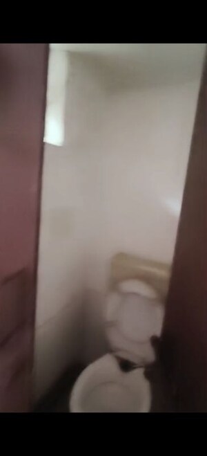 Room in 2 BHK Apartment at Green View Apartment, Vasundhara Sector 17 – for Sale