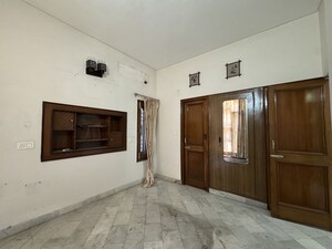 Room in 4 BHK Independent House at Sector 15 – for Rent