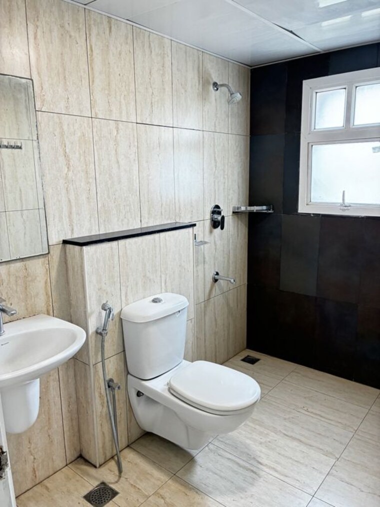 Bathroom, prestige-lakeside-habitat-apartments 3 Bedroom 1697 Sq.Ft. Apartment In Gunjur Bangalore 10767358