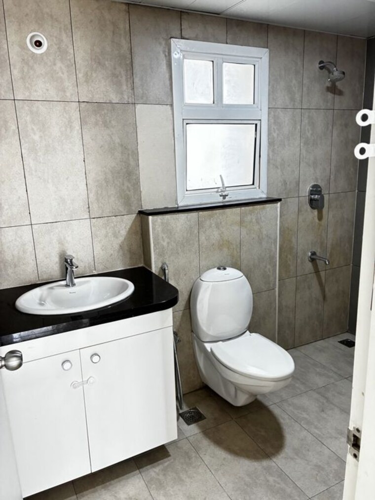 Bathroom, prestige-lakeside-habitat-apartments 3 Bedroom 1697 Sq.Ft. Apartment In Gunjur Bangalore 10767358