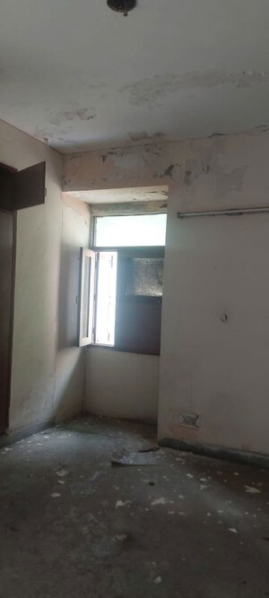 Room in 4 BHK Apartment at Ip Extension – for Sale