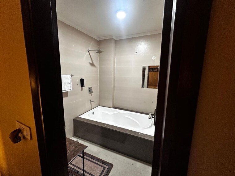 Bathroom, freedom fighters vihar 3 Bedroom 1980 Sq.Ft. Builder Floor In Freedom Fighters Vihar Delhi 10767368