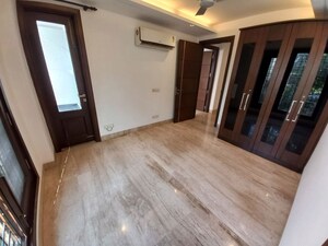 Room in 3 BHK Apartment at Safdarjung Enclave – for Rent