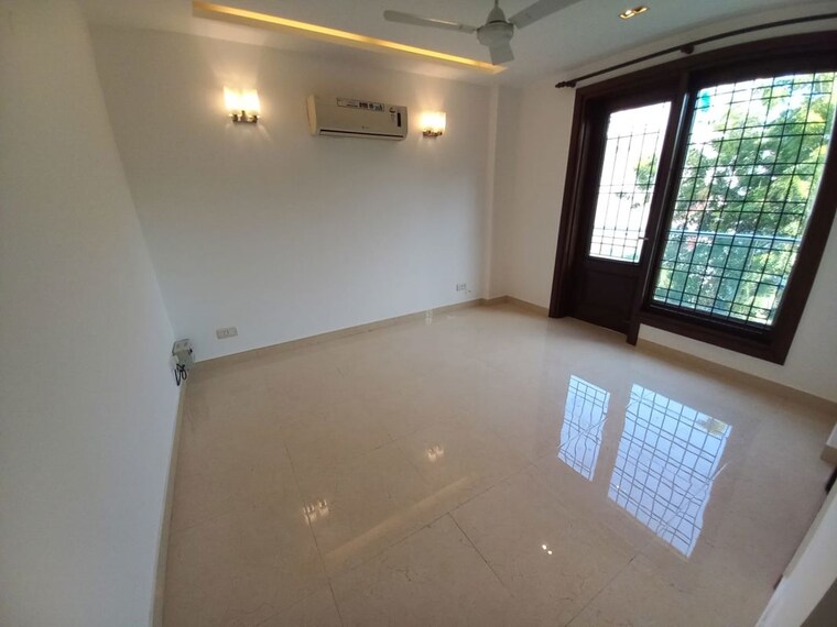 Room, safdarjung enclave 3 Bedroom 2500 Sq.Ft. Apartment In Safdarjung Enclave Delhi 10767372