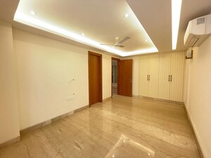 Room in 4 BHK Apartment at Vasant Vihar – for Rent