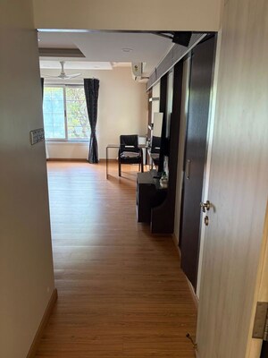 Room in 4 BHK Apartment at Suyog Platinum Tower, Sangamvadi – for Sale