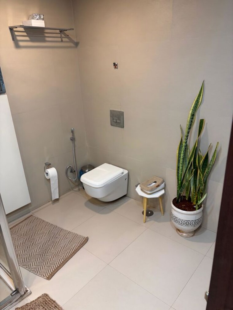 Bathroom, suyog-platinum-tower 4 Bedroom 3500 Sq.Ft. Apartment In Sangamvadi Pune 10767394
