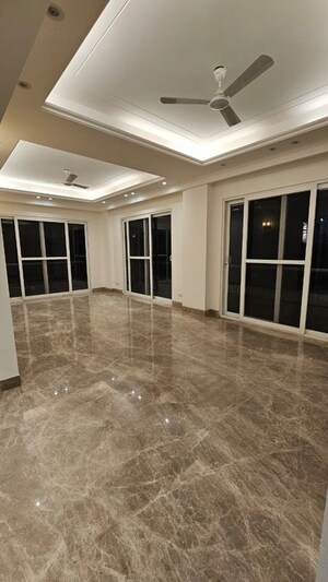 Parking in 4 BHK Apartment at Green Park Extension – for Rent
