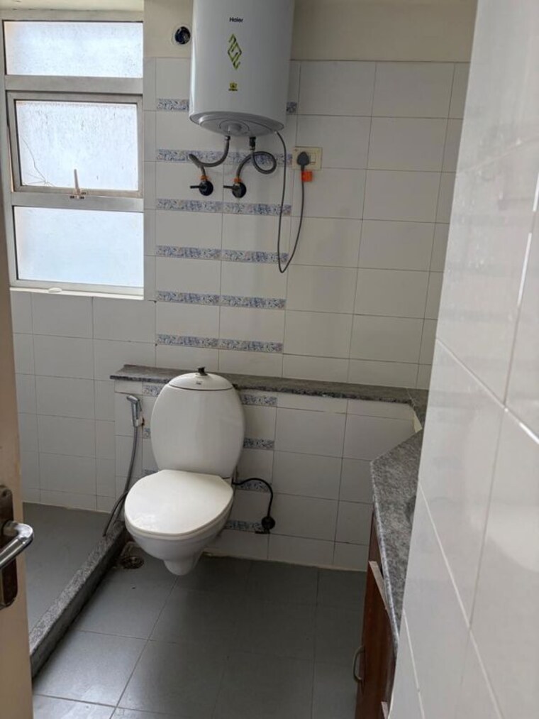 Bathroom, bestech-park-view-residency 3 Bedroom 1920 Sq.Ft. Apartment In Sector 3 Gurgaon 10767300