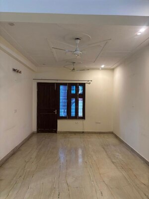 Room in 3 BHK Builder Floor at Palam Vihar – for Rent