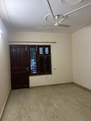 Room in 3 BHK Builder Floor at Palam Vihar – for Rent