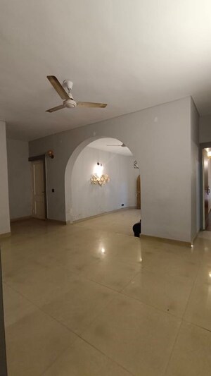 Room in 3 BHK Builder Floor at Palam Vihar – for Rent