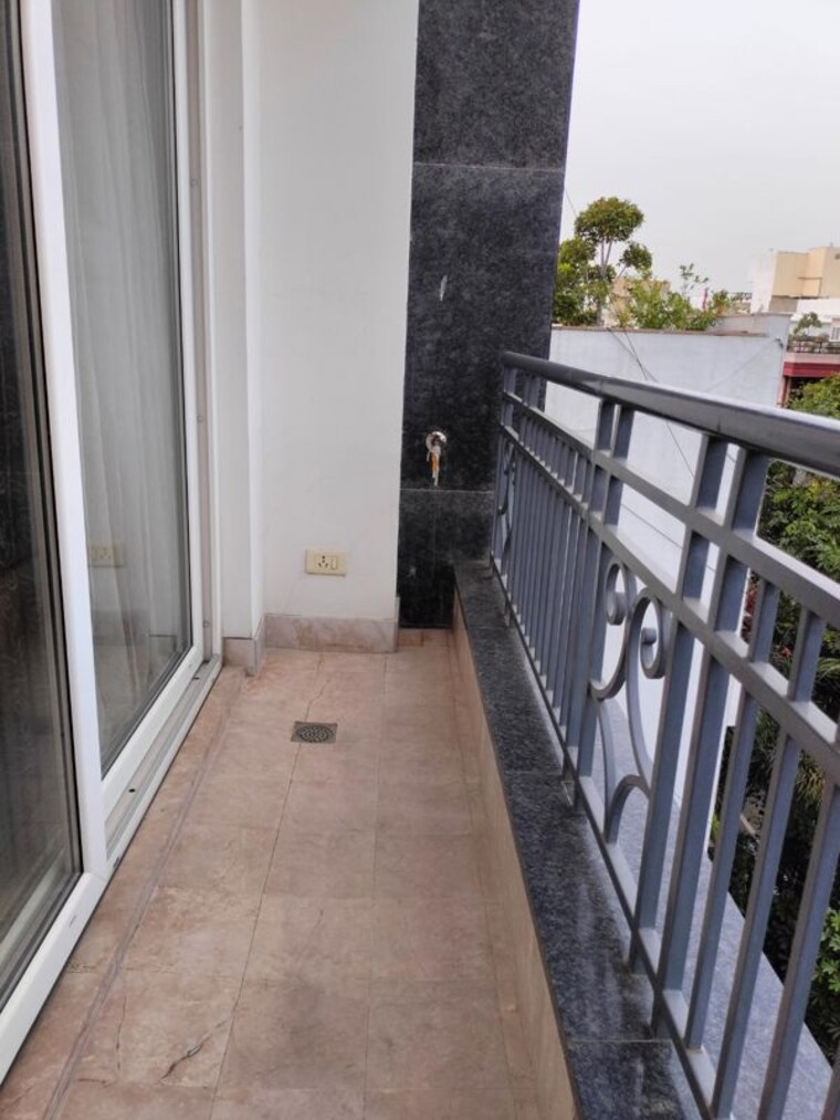 Balcony, hauz khas enclave 4 Bedroom 3000 Sq.Ft. Apartment In Hauz Khas Enclave Delhi 10767419