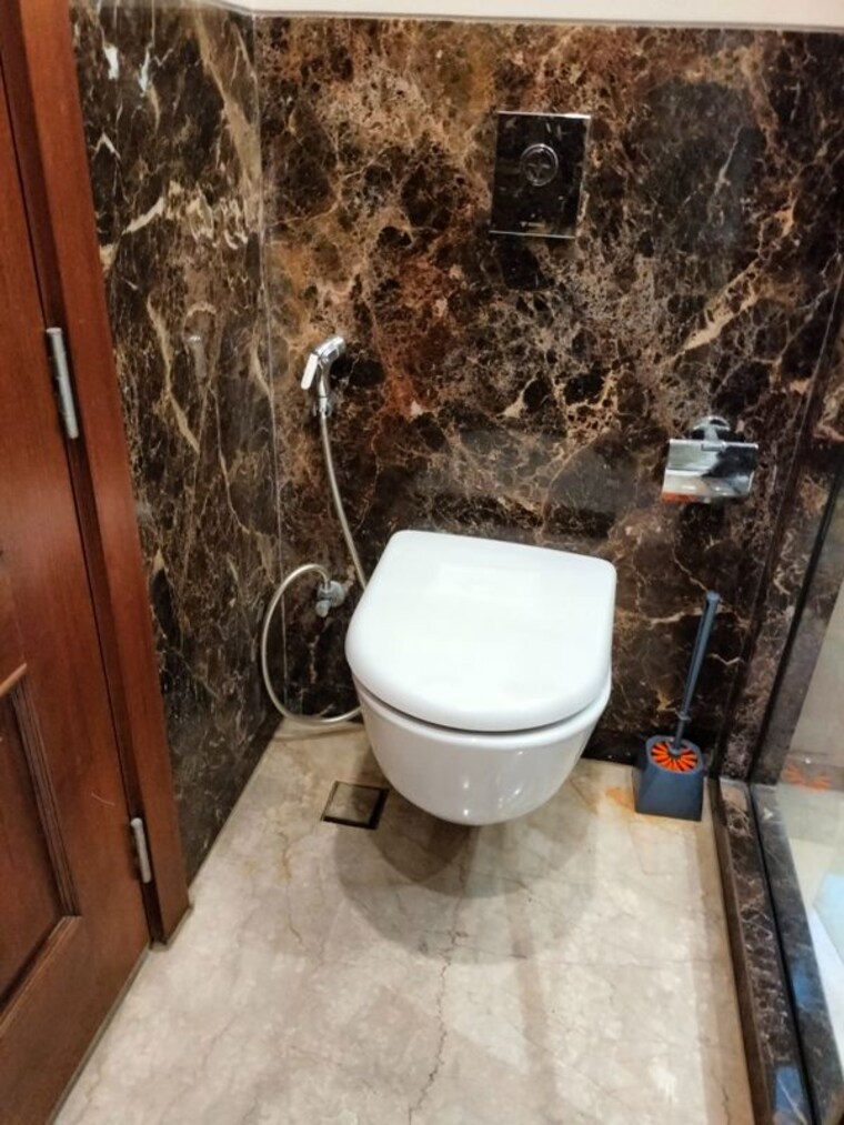 Bathroom, hauz khas enclave 4 Bedroom 3000 Sq.Ft. Apartment In Hauz Khas Enclave Delhi 10767419