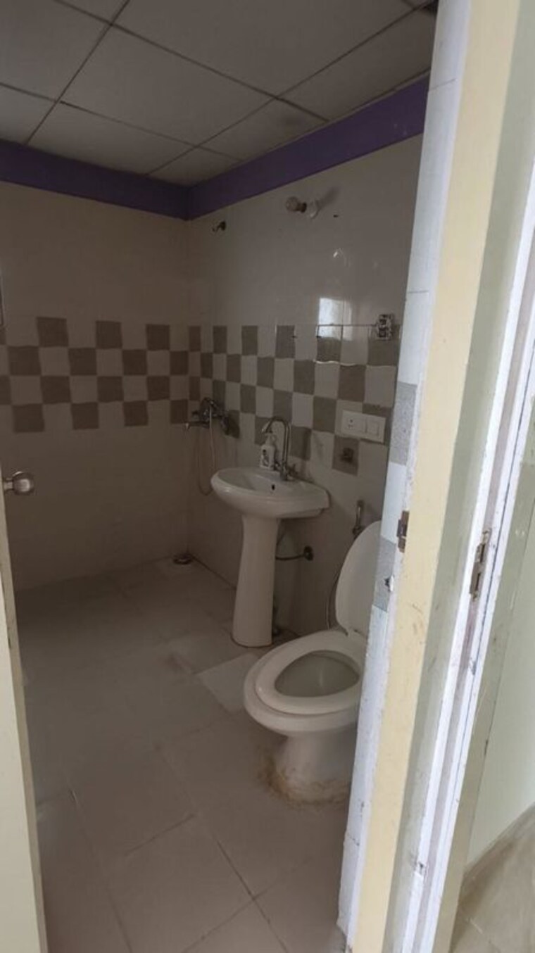 Bathroom, gaur-atulyam 2 Bedroom 1040 Sq.Ft. Apartment In Omicron I Greater Noida Greater Noida 10767439