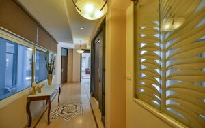 Team Area in 4 BHK Apartment at Panchsheel Park – for Rent