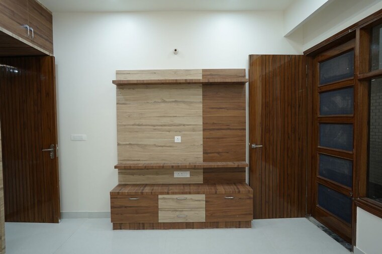 Room, lohgarh 4 Bedroom 200 Sq.Yd. Villa In Lohgarh Zirakpur 10767469