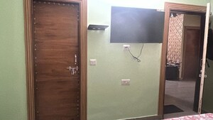 Furnished Amenities in 3 BHK Builder Floor at Mansarovar Park – for Sale