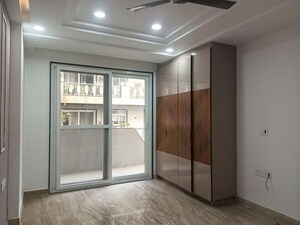 Room in 4 BHK Builder Floor at Sector 8 Dwarka – for Rent