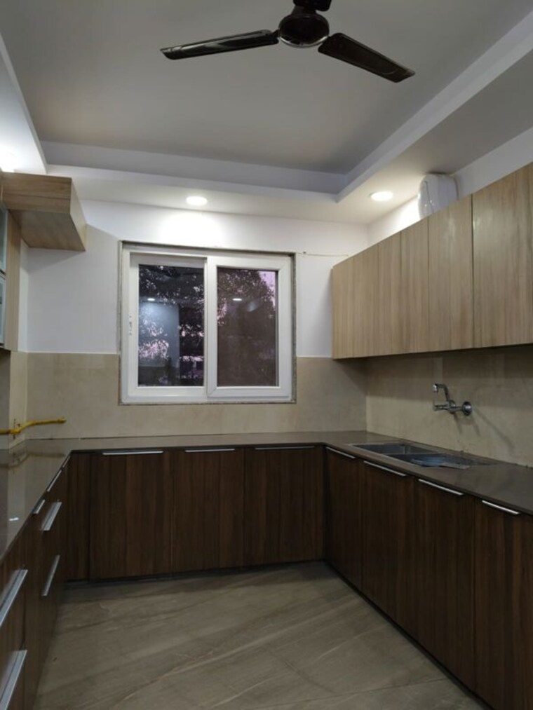 Kitchen, palam vihar 4 Bedroom 360 Sq.Yd. Builder Floor In Palam Vihar Delhi 10767417
