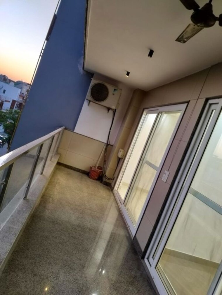 Balcony, palam vihar 4 Bedroom 360 Sq.Yd. Builder Floor In Palam Vihar Delhi 10767417