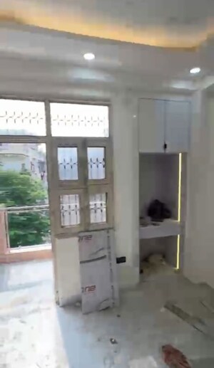 Room in 3 BHK Builder Floor at Vaishali Sector 4 – for Rent