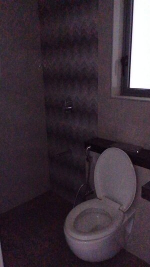 Bathroom in 1.5 BHK Apartment at Kalpataru Elitus, Mulund West – for Rent