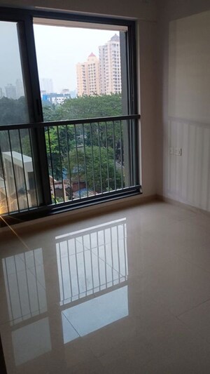 Balcony in 1.5 BHK Apartment at Kalpataru Elitus, Mulund West – for Rent