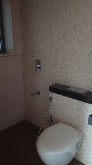 Bathroom in 1.5 BHK Apartment at Kalpataru Elitus, Mulund West – for Rent