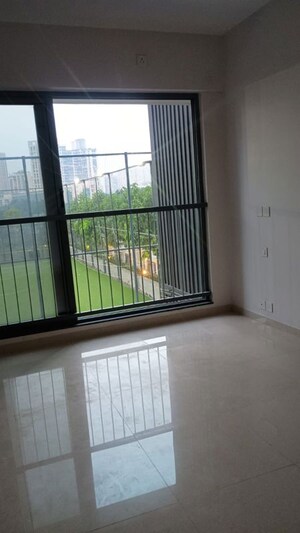 Balcony in 1.5 BHK Apartment at Kalpataru Elitus, Mulund West – for Rent
