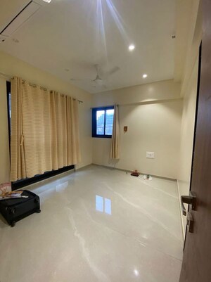 Room in 3 BHK Apartment at Santacruz West – for Rent