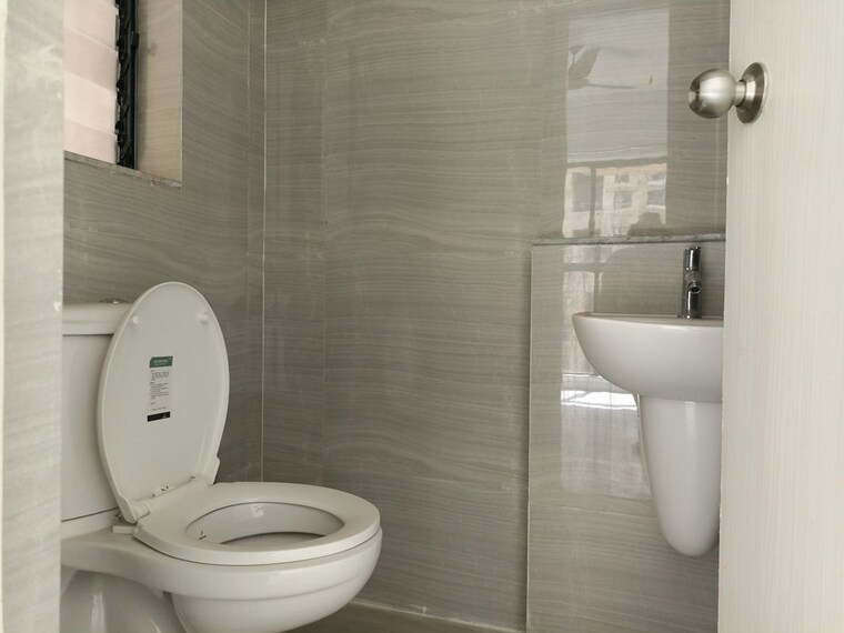 Bathroom, runwal-gardens-phase-2 1 Bedroom 437 Sq.Ft. Apartment In Dombivli East Thane 10767664
