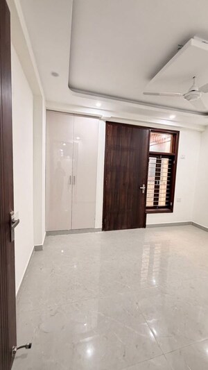 Room in 2 BHK Builder Floor at Chattarpur – for Rent