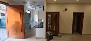 Room in 6 BHK Independent House at Sector 71 – for Rent