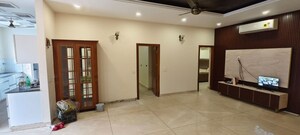 Room in 6 BHK Independent House at Sector 71 – for Rent