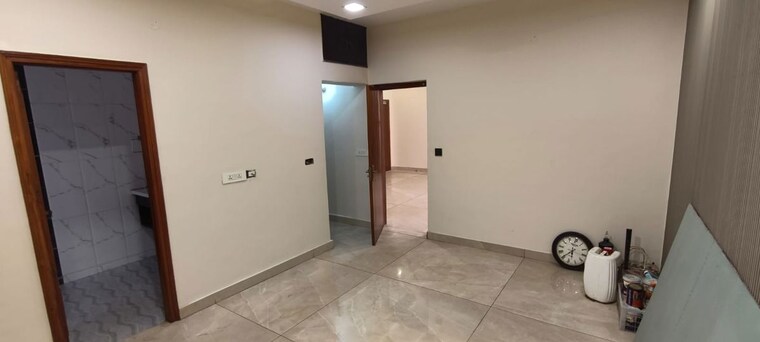 Room, sector 71 6 Bedroom 500 Sq.Yd. Independent House In Sector 71 Mohali 10767729