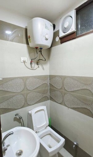 Furnished Amenities in 2 BHK Builder Floor at Subhash Nagar – for Rent