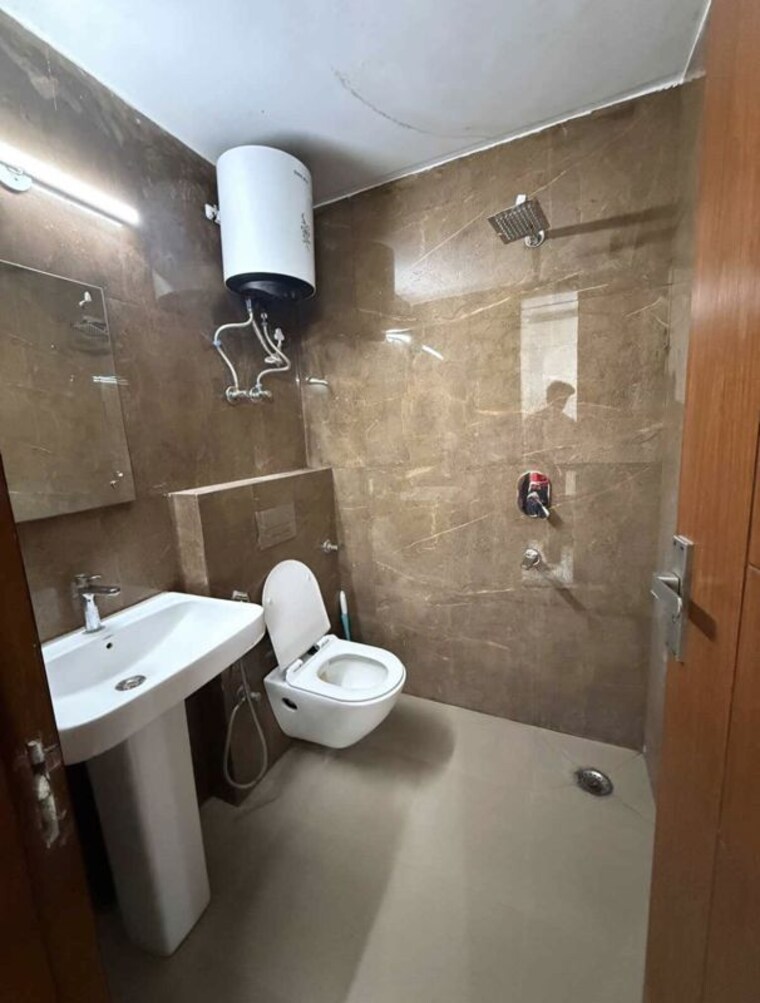 Bathroom, chattarpur 2 Bedroom 1250 Sq.Ft. Builder Floor In Chattarpur Delhi 10767741