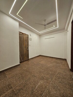 Room in 1 BHK Builder Floor at Neb Sarai – for Rent