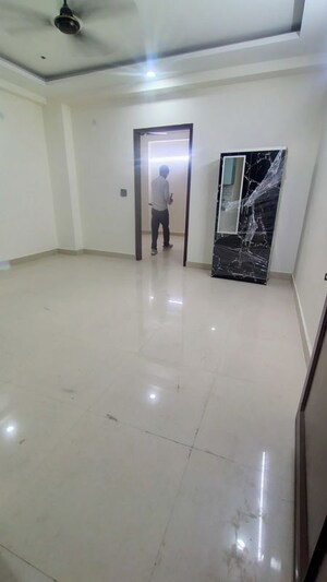 Room in 2 BHK Builder Floor at Neb Sarai – for Rent