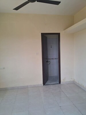 Room in 2 BHK Apartment at Kohinoor Village, Hadapsar – for Rent
