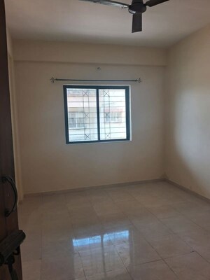 Room in 2 BHK Apartment at Kohinoor Village, Hadapsar – for Rent