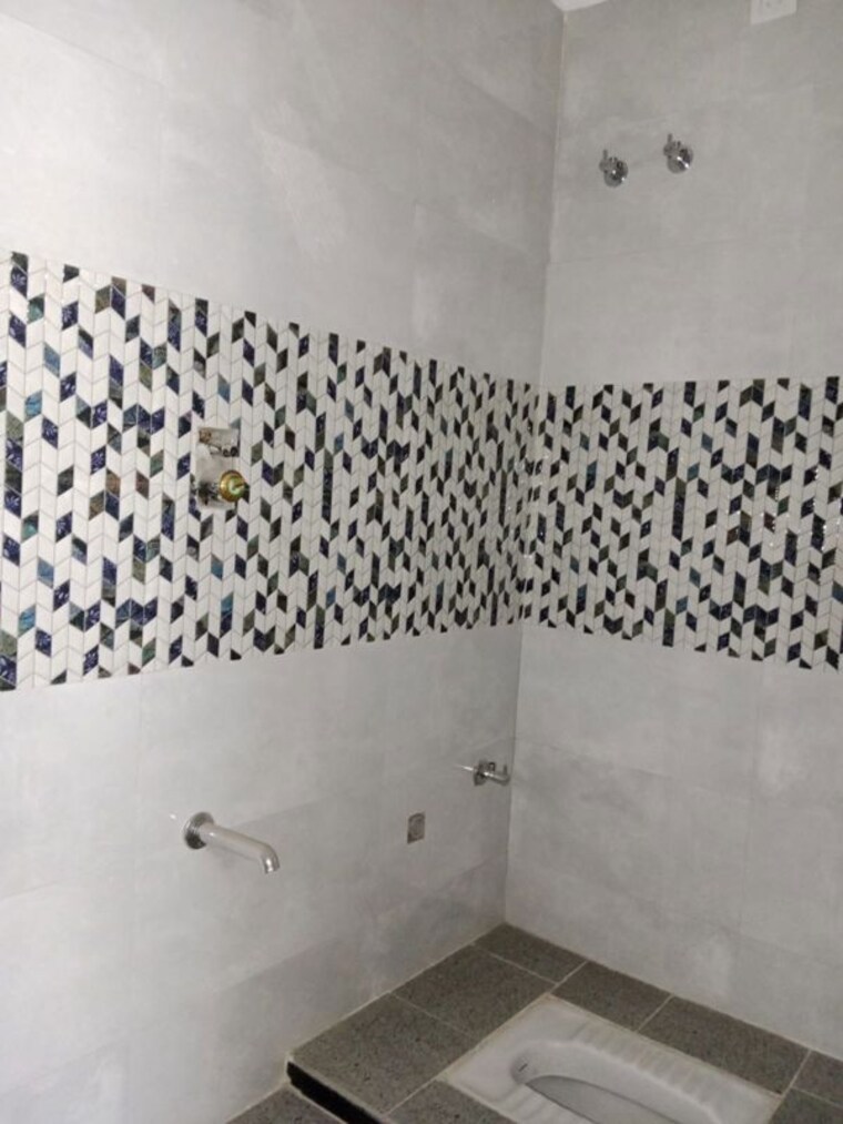 Bathroom, parrys 2 Bedroom 900 Sq.Ft. Apartment In Parrys Chennai 10767774