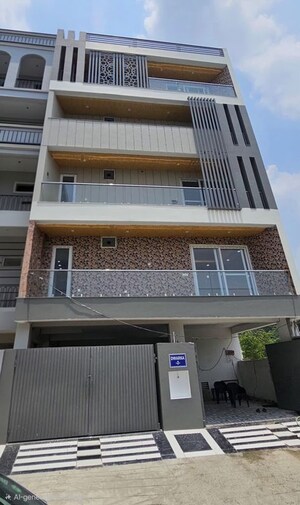3 BHK Independent House For Rent in JakhaN-Rajpur Road