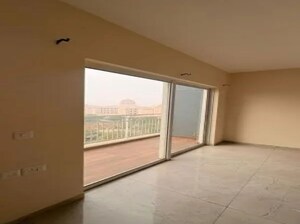 Room in 3 BHK Apartment at Experion Capital, Gomti Nagar – for Rent